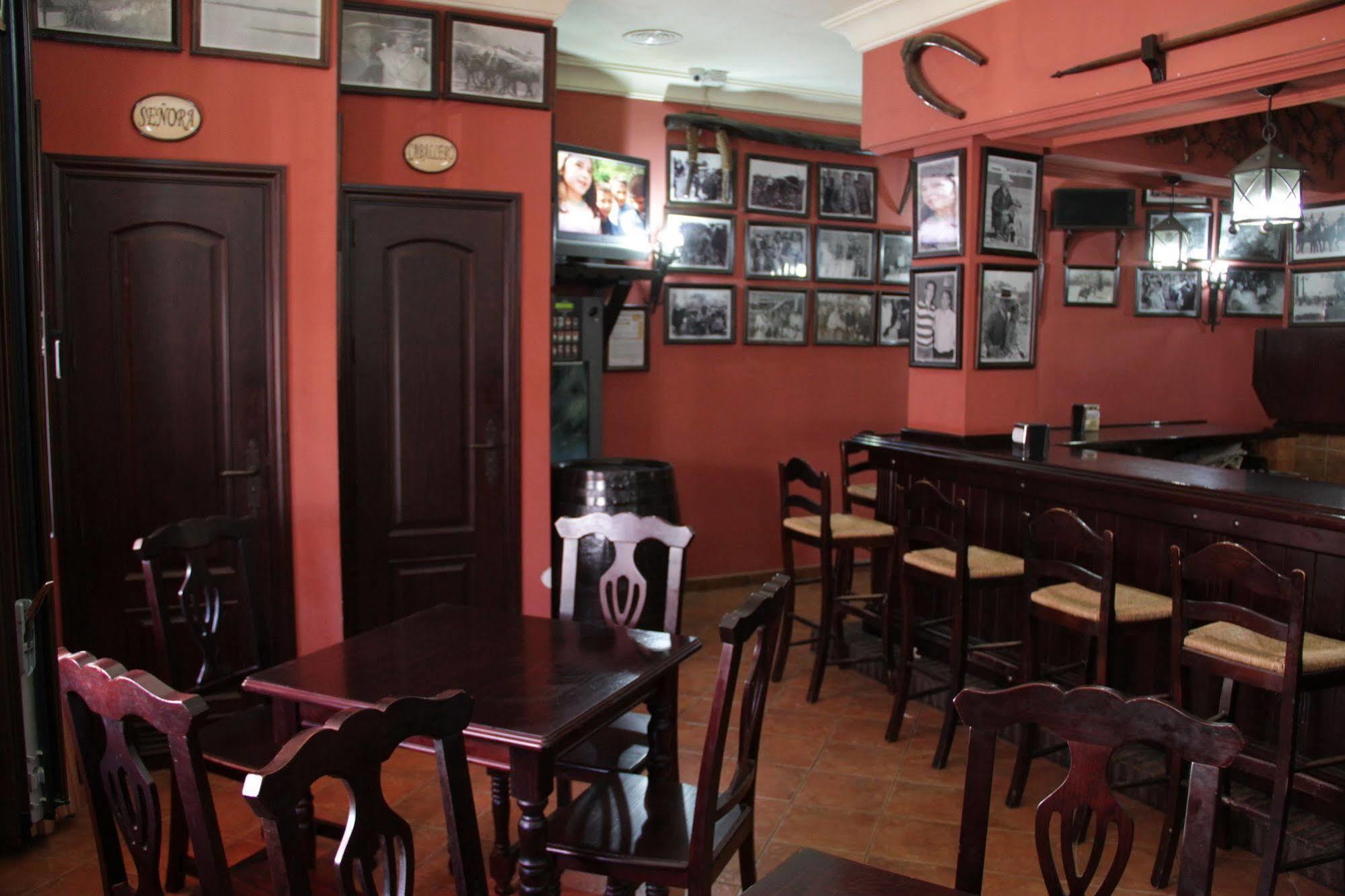 Hostal Pechi Huévar Dış mekan fotoğraf